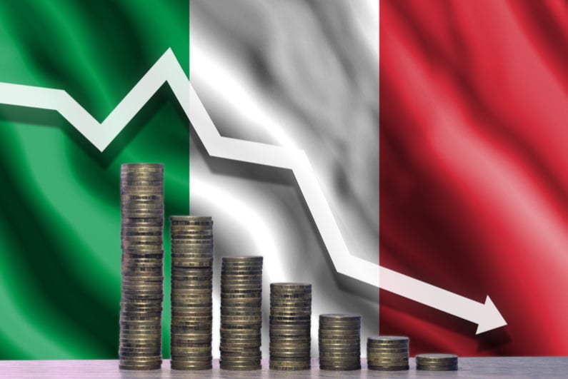 White arrow pointing down against the backdrop of coins and the flag of Italy