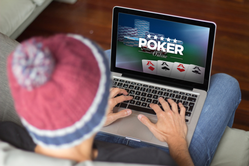 Playing poker on a laptop
