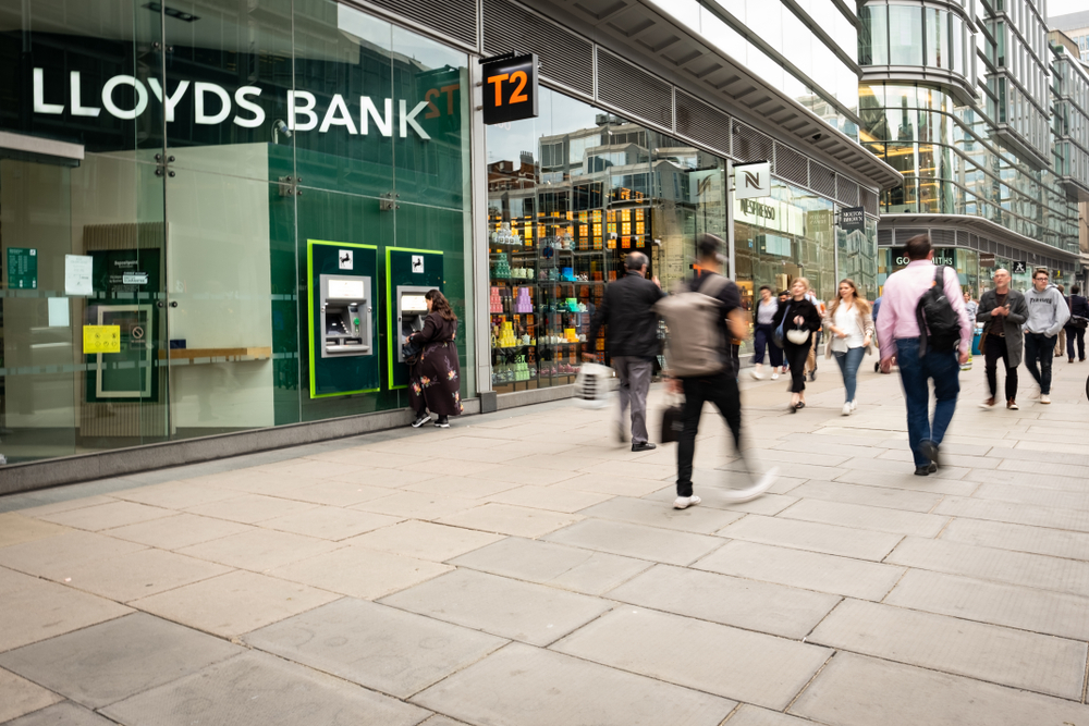 pedestrians-walk-past-lloyds-bank-in-london
