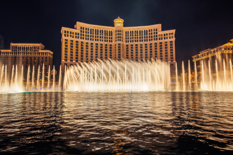 the Fountains of Bellagio at night