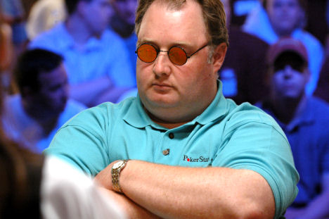 Poker pro Greg Fossilman Raymer wearing sunshades