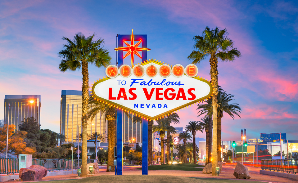 Welcome to Las Vegas sign at dusk