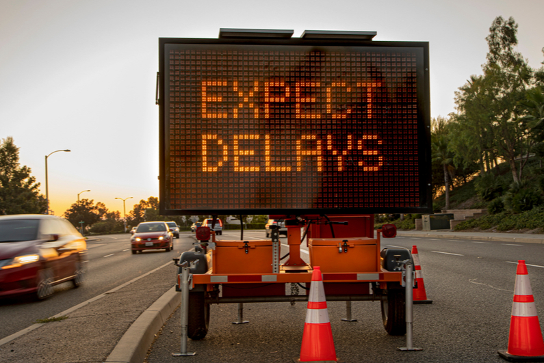 Expect Delays traffic sign