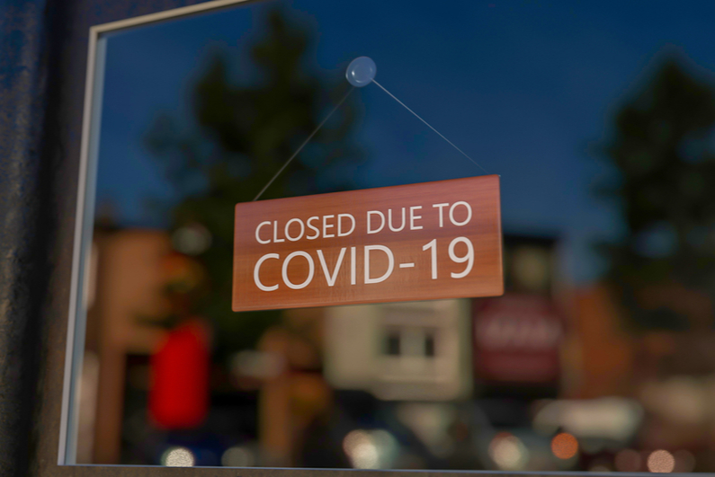 Window sign reading "CLOSED DUE TO COVID-19"