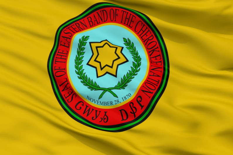 Cherokee Kızılderililerinin Doğu Bandosu bayrağı