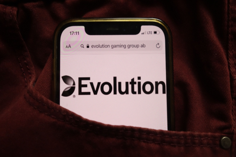 Logotipo de evolución en el teléfono inteligente