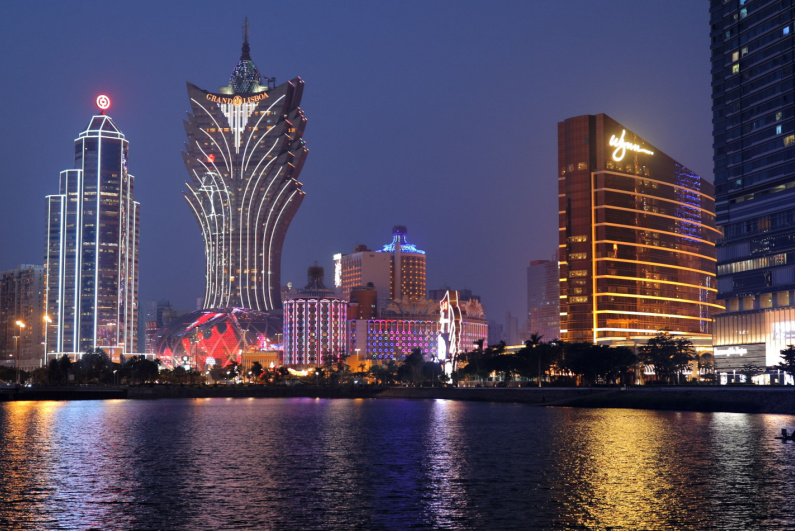 Skyline von Macau bei Nacht