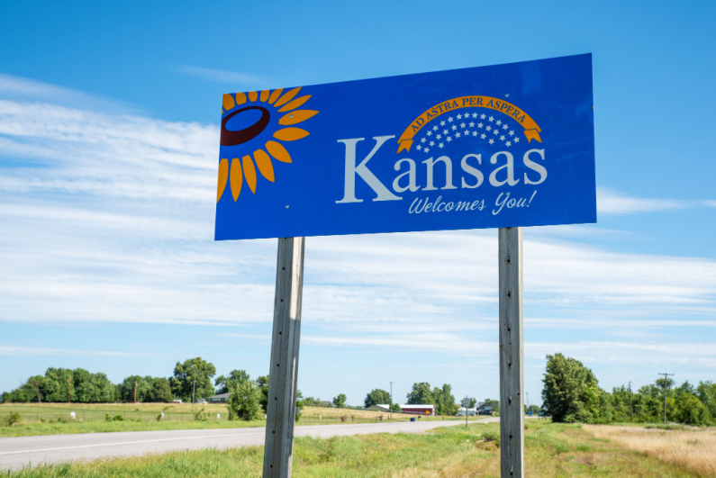 Kansas Welcomes You sign