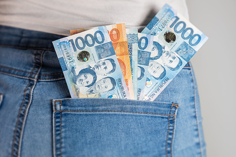 Philippines cash in pocket