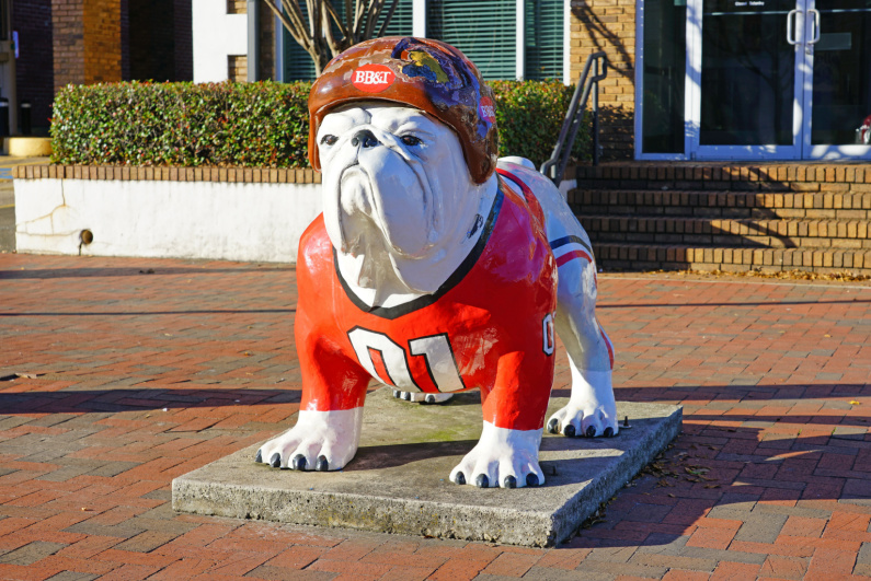 Georgia bulldog statue