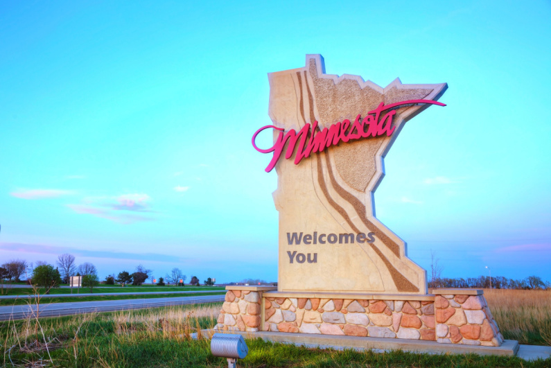 Minnesota Welcomes You sign