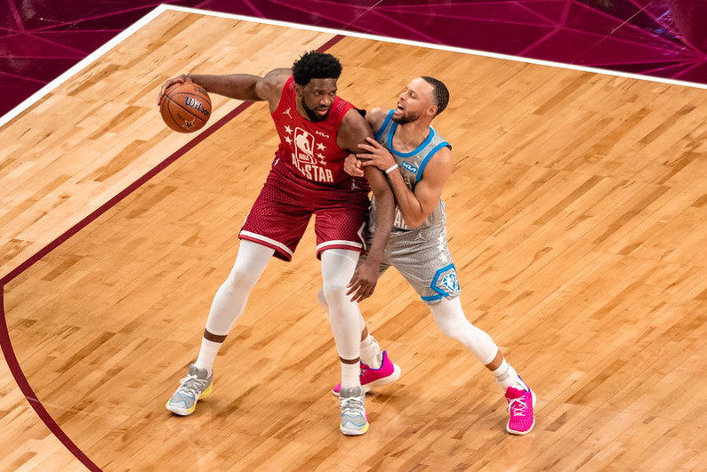 Joel Embiid dan Steph Curry