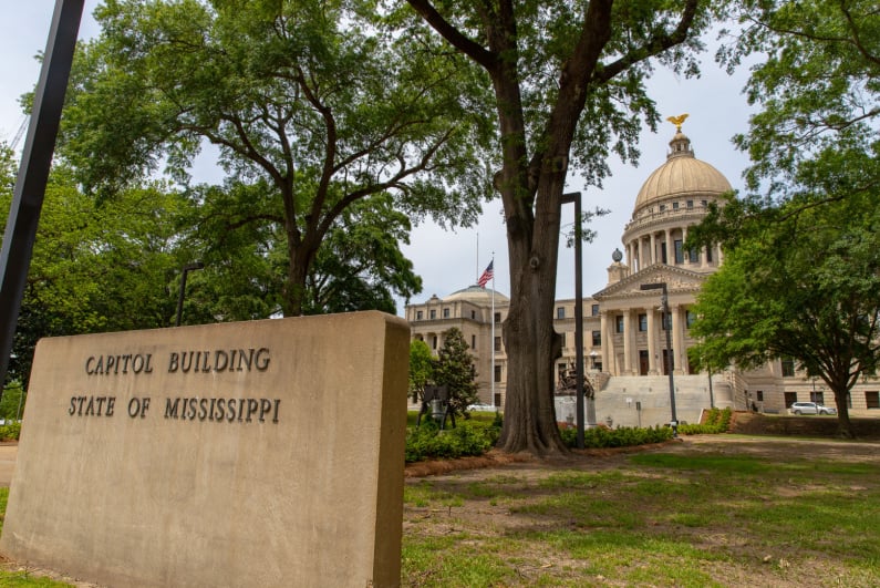 gedung DPR negara bagian mississippi