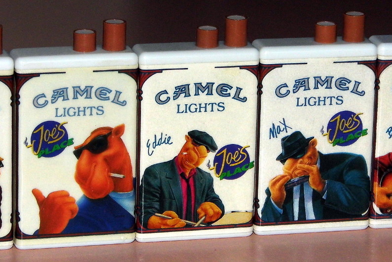 Pemantik Joe Camel