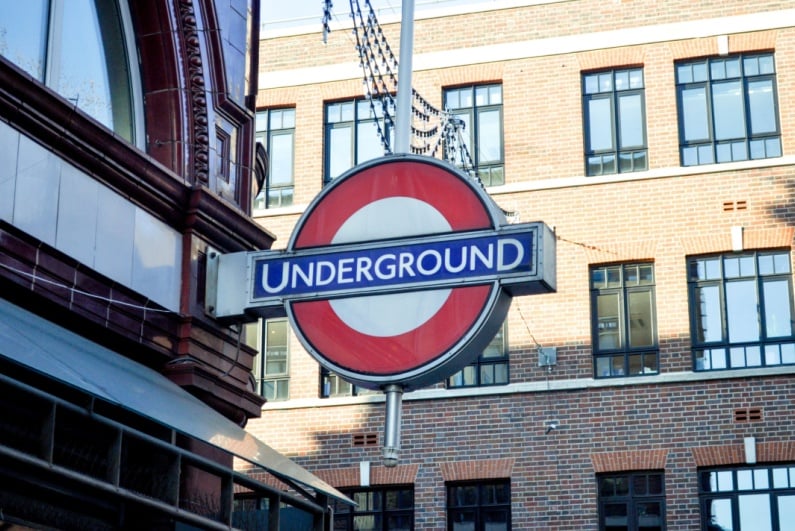 Londra Metrosu tabelası