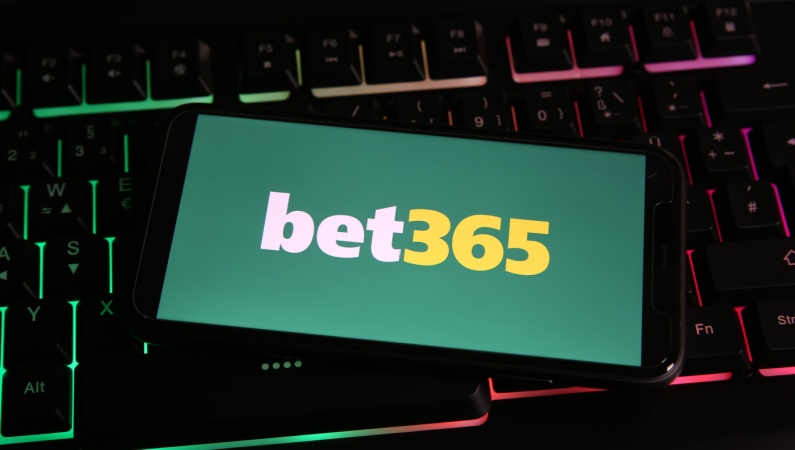 bet365 logo on the phone