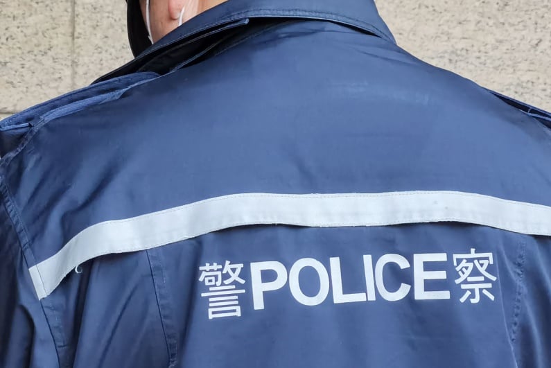 Hong Kong polis memuru