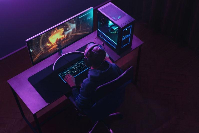 Streamer playing computer game