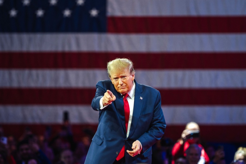 Donald Trump pointing