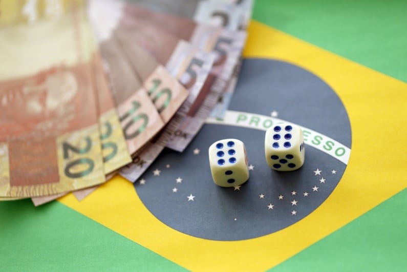 Dice and cash on the Brazilian flag