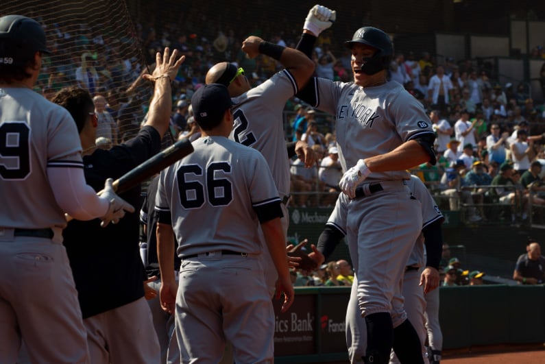 Aaron Judge celebrating homerun with teammates