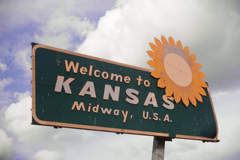 Welcome to Kansas sign