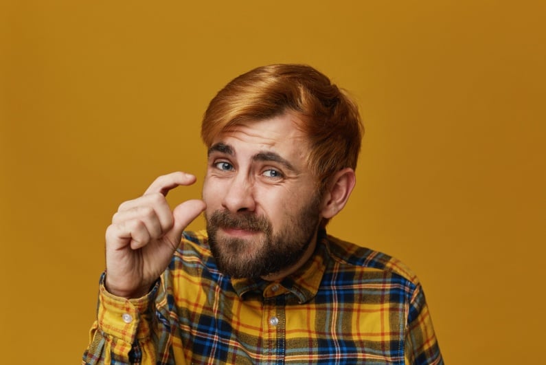Man making a too small gesture