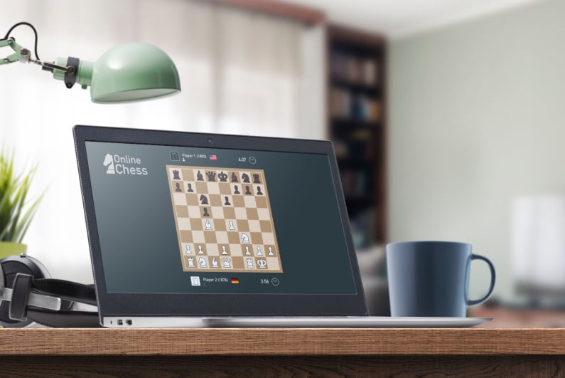 Online chess on laptop