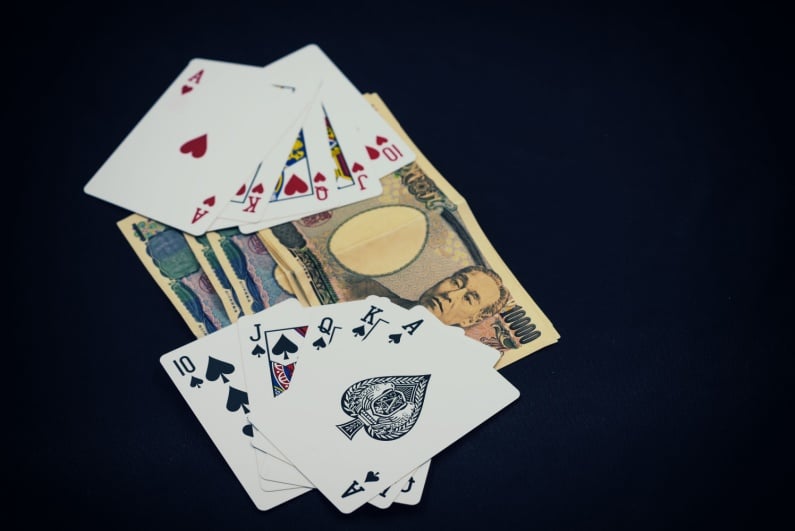 Playing cards and Japanese paper money