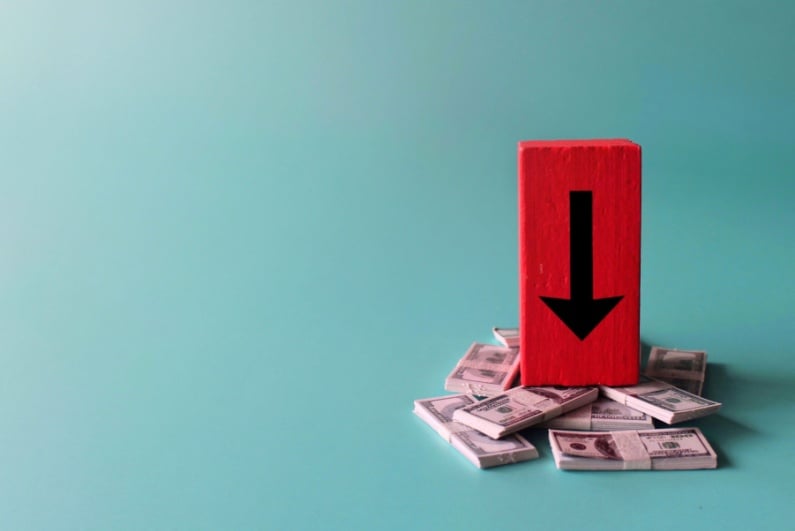 Down arrow on top of money