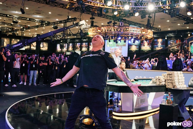 Michael Mizrachi celebrating WSOP Main Event win