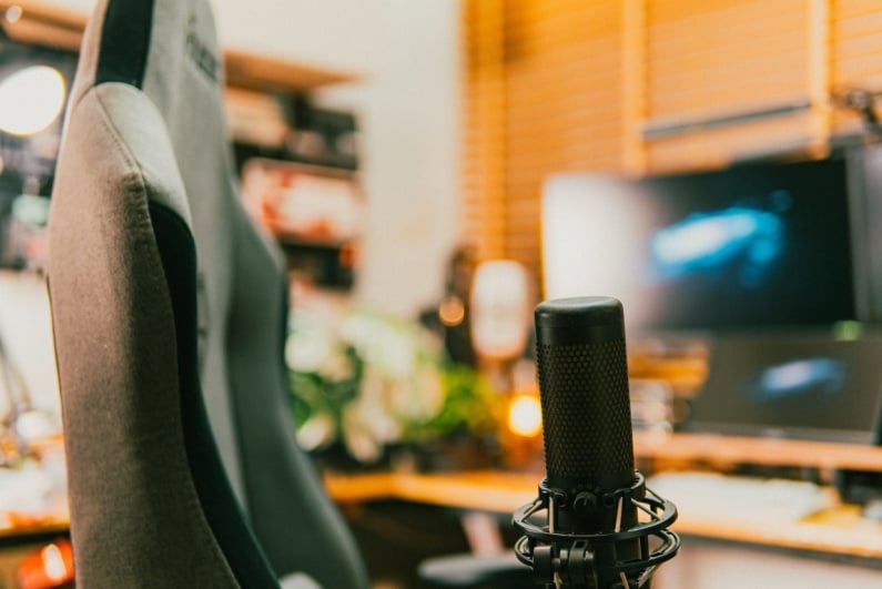 Streamer setup with chair and mic