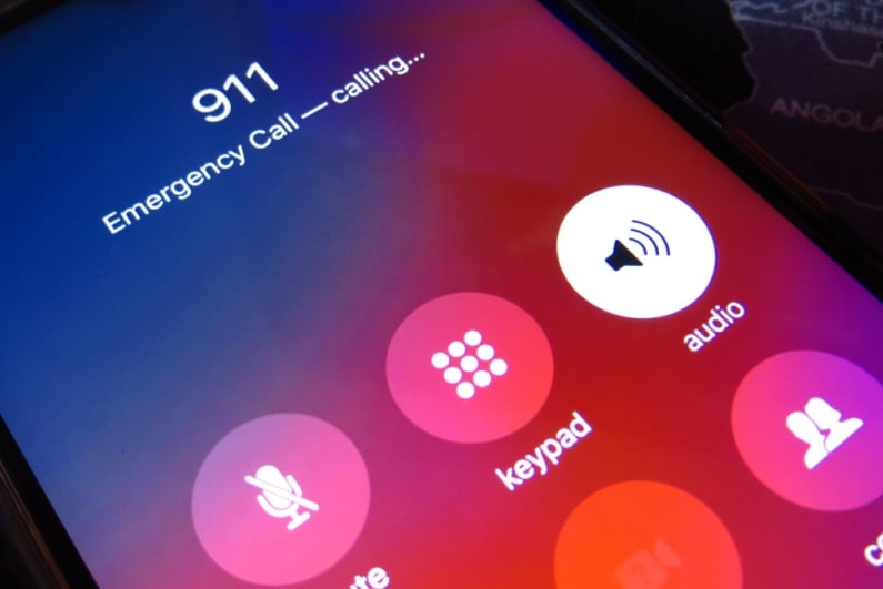911 call on phone