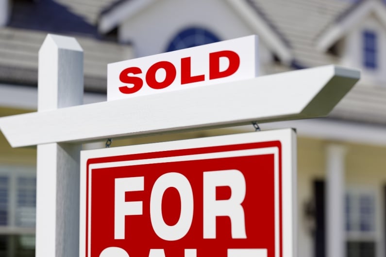 Real estate sold sign