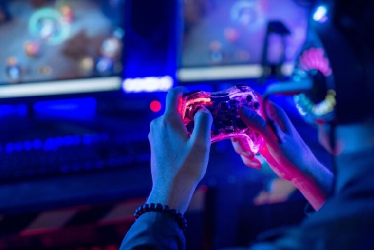 Xposed Defends OpTic Scump’s Roobet Gambling Deal