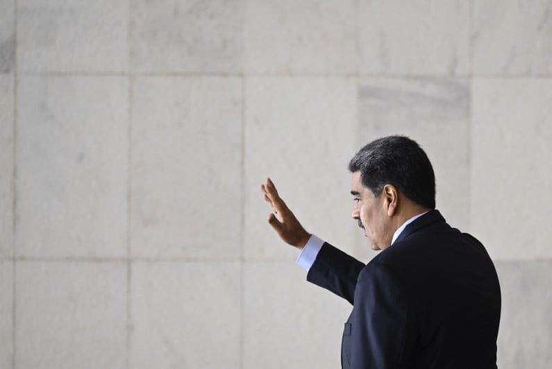 Maduro waving
